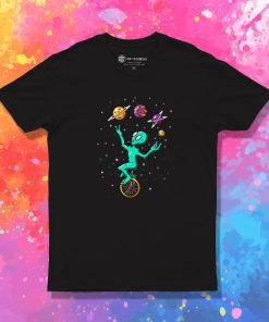 Funny Alien Juggling Planets Space T Shirt