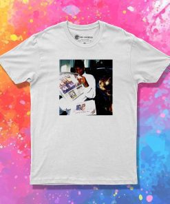 Kobe Bryant Reading Paper T-Shirt